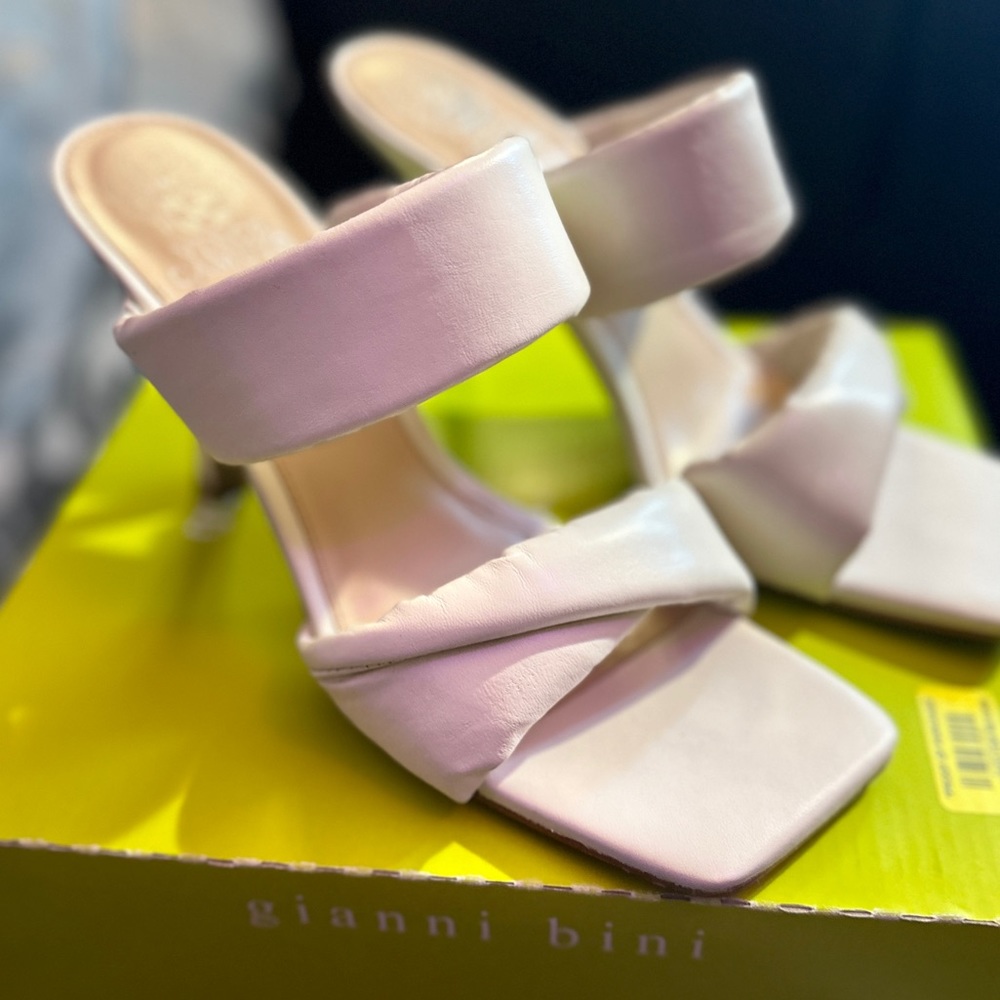 Vince Camuto Brisette Sandal used in good condition only bottoms show any wear - Picture 6 of 16